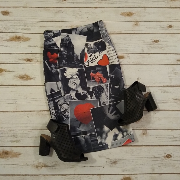 Cleo Apparel Dresses & Skirts - Cleo Apparel Photo Graph Pencil Skirt (Jr's)